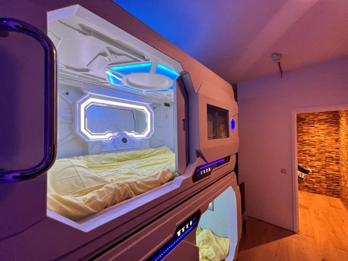 Recharge Hostel Rotterdam Dış mekan fotoğraf