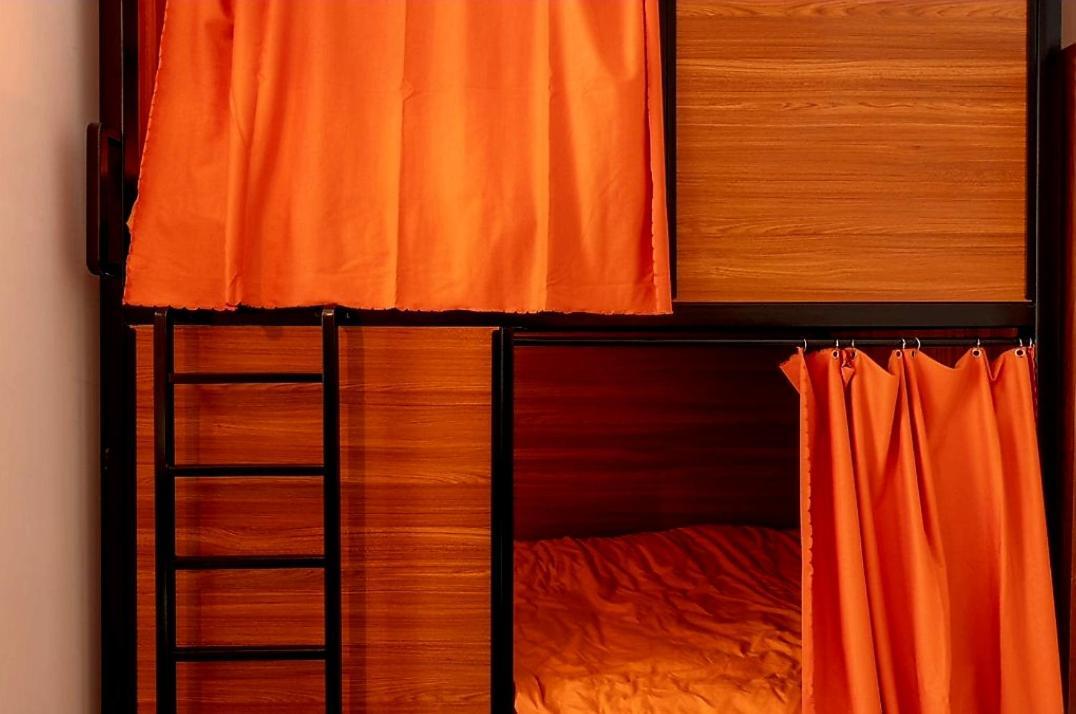 Recharge Hostel Rotterdam Dış mekan fotoğraf