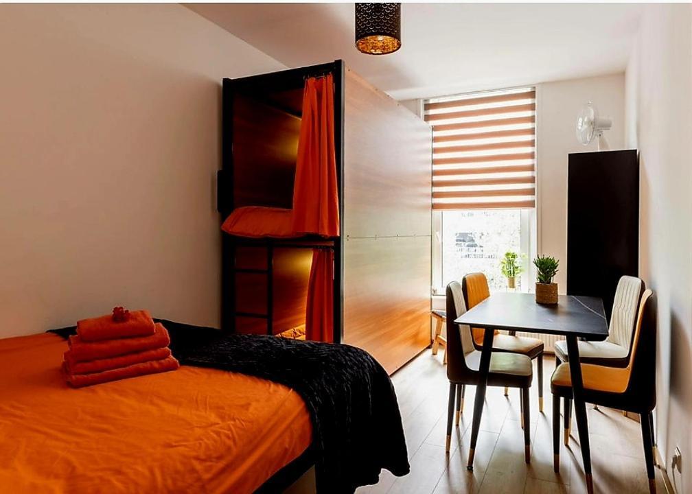 Recharge Hostel Rotterdam Dış mekan fotoğraf